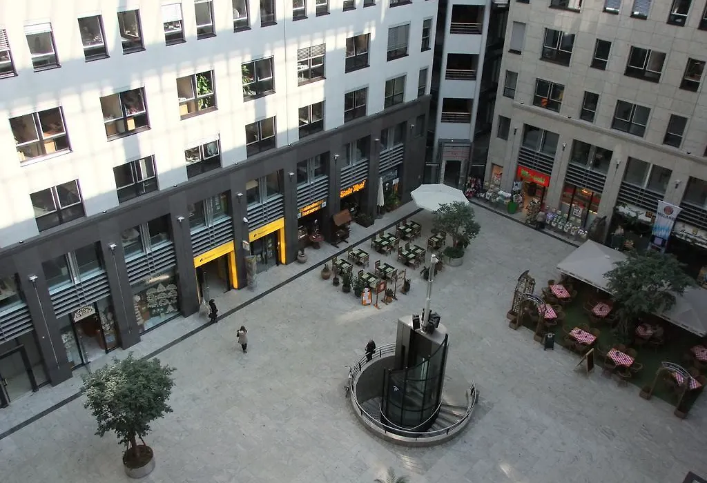 Arcadia Hotel Berlin-1